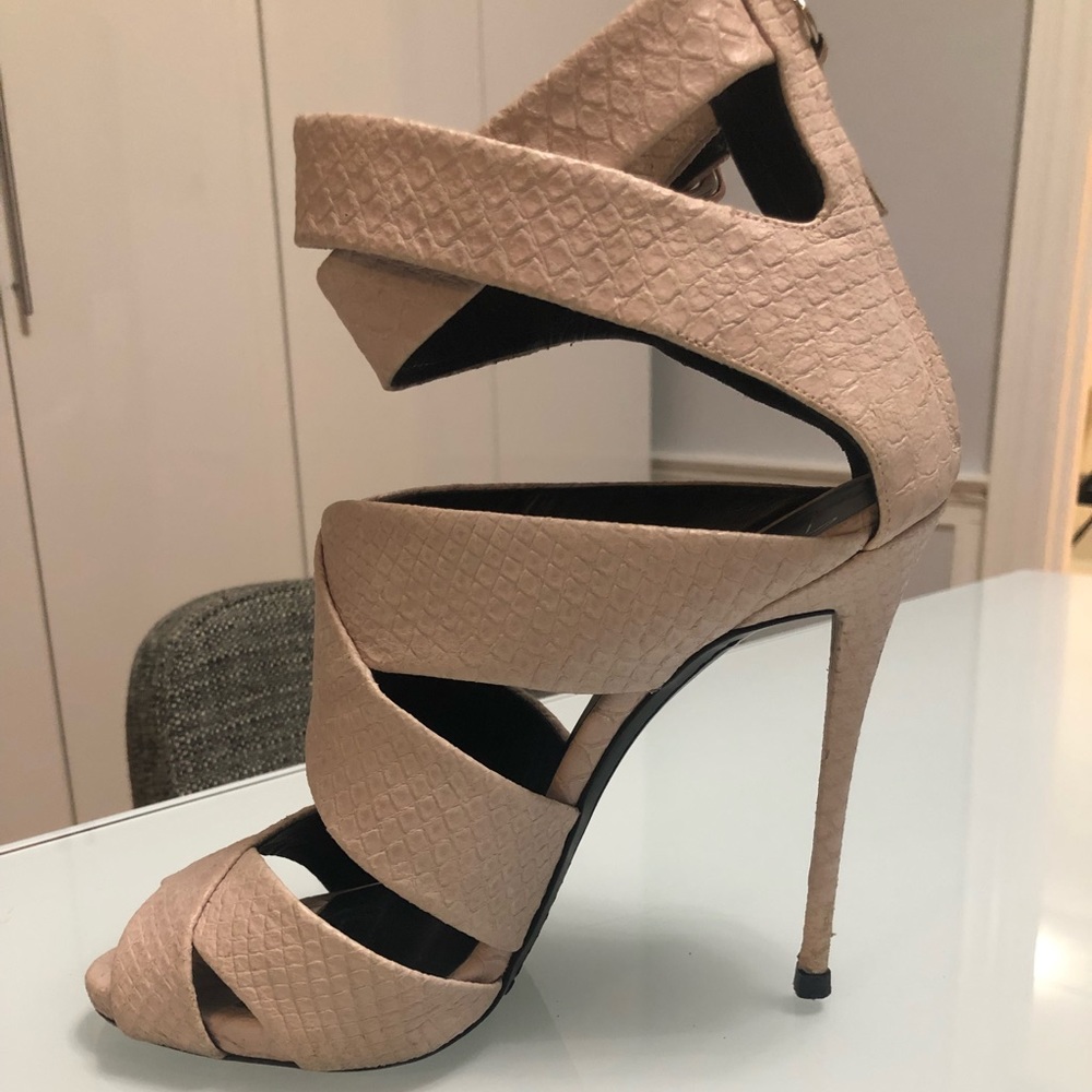 Authentic Giuseppe Zanotti blush platform sandals!